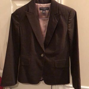 Wool blazer. Light weight with a stylish fit.